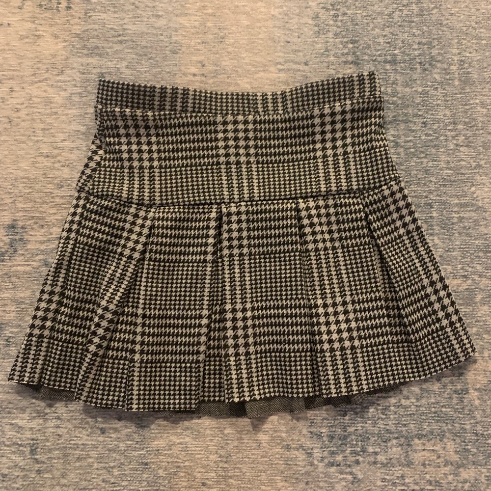 Girls black and white plaid skirt